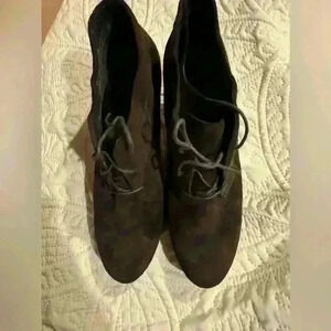NWOT Clarks Suede Lace Up Ankle Boots Size 11